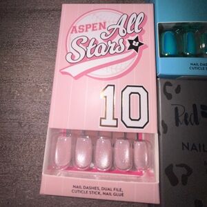 Red Aspen Acrylic Nail Dashes